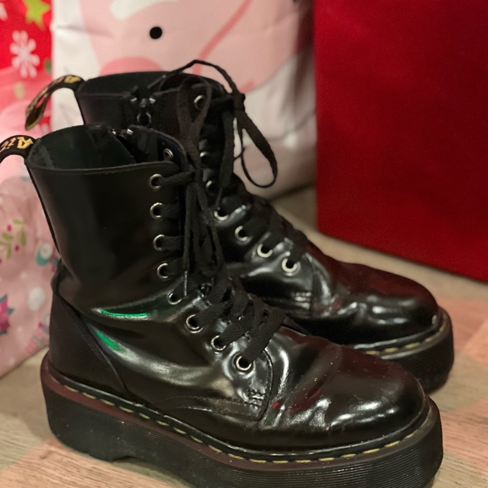 Dr. martins lace up combat boots sz 5 (US)